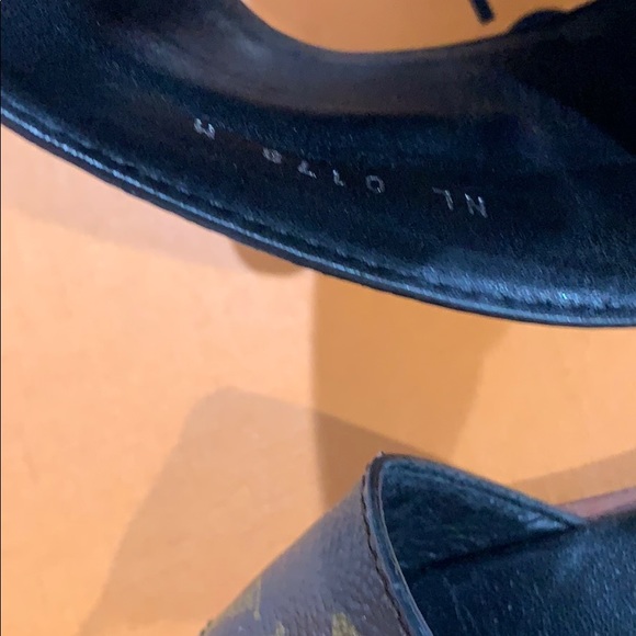 Louis Vuitton leather sandals - Picture 2 of 5